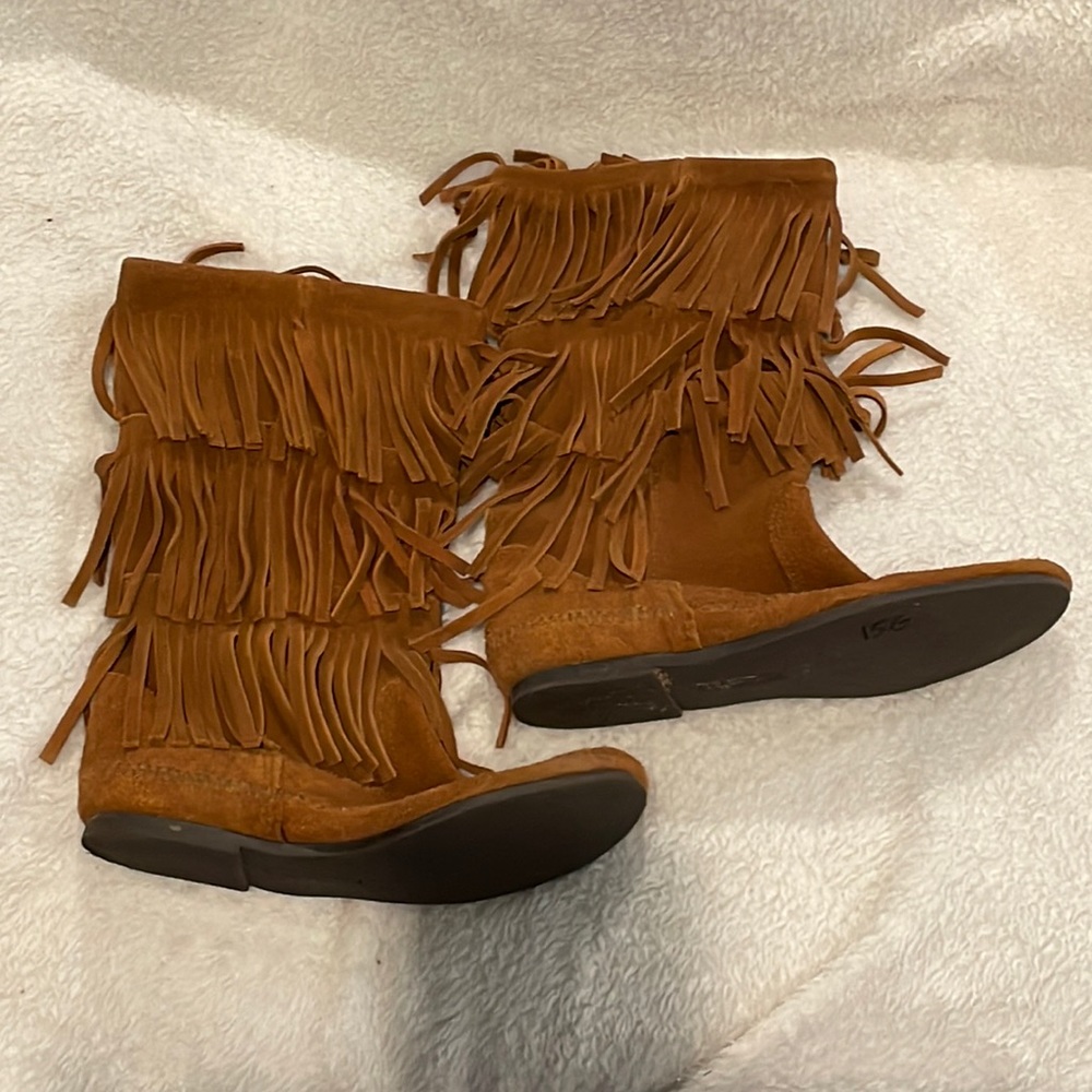 Minnetonka Moccasins Three Layer Brown Suede Fringe Boots Size 8